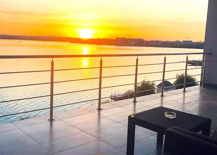 Holidays Lake Vibes Mamaia Nord